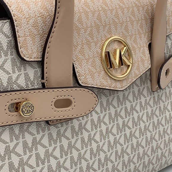 MICHAEL KORS
Carmen Medium Color-Block Logo Satchel color Buff Multi - Picture 15 of 16